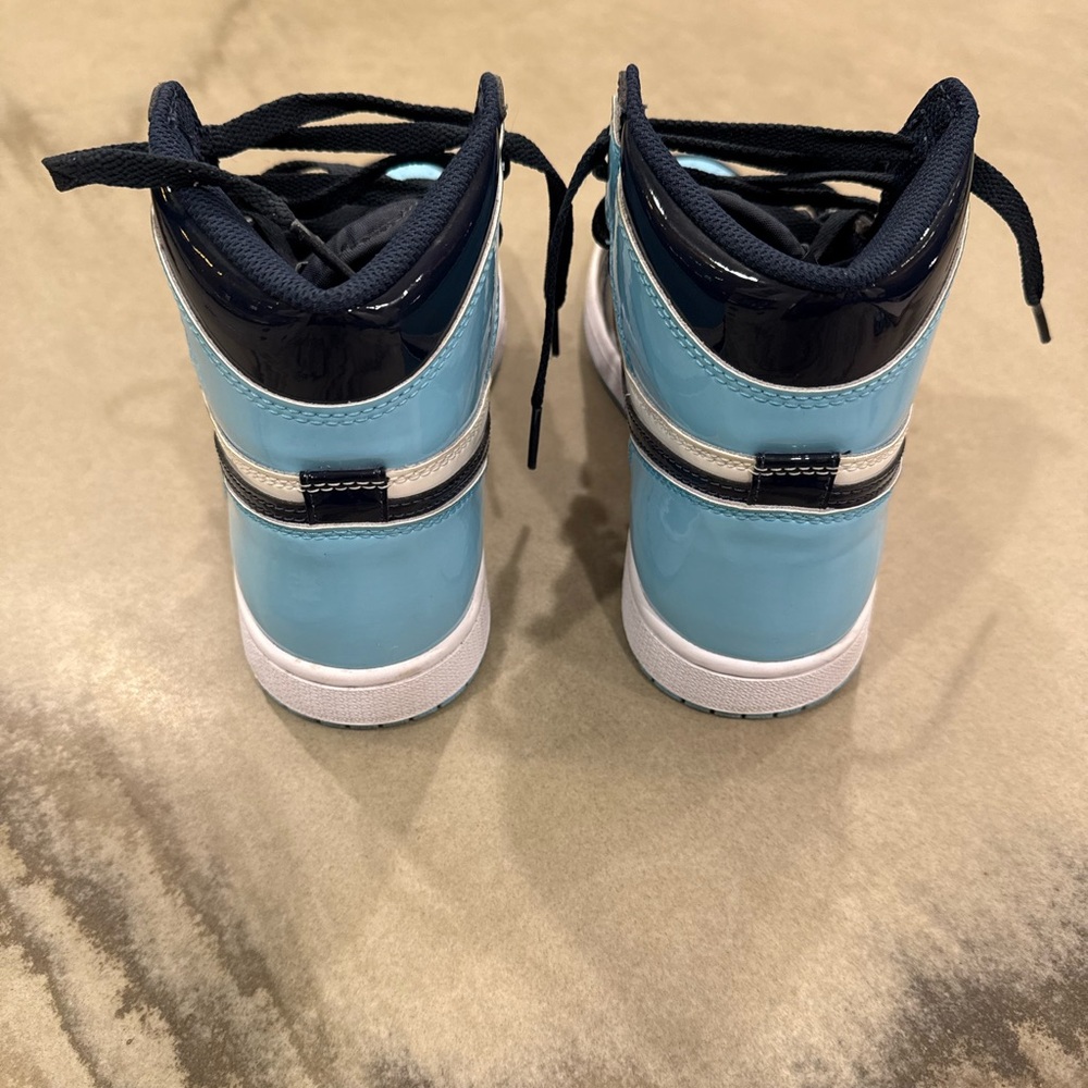 Air Jordan 1 Retro High OG 'Blue Chill' - Women’s 8, Men’s 6.5 - Picture 5 of 12